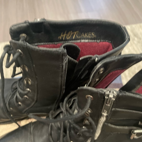 Hot Cakes Boots - Picture 2 of 9